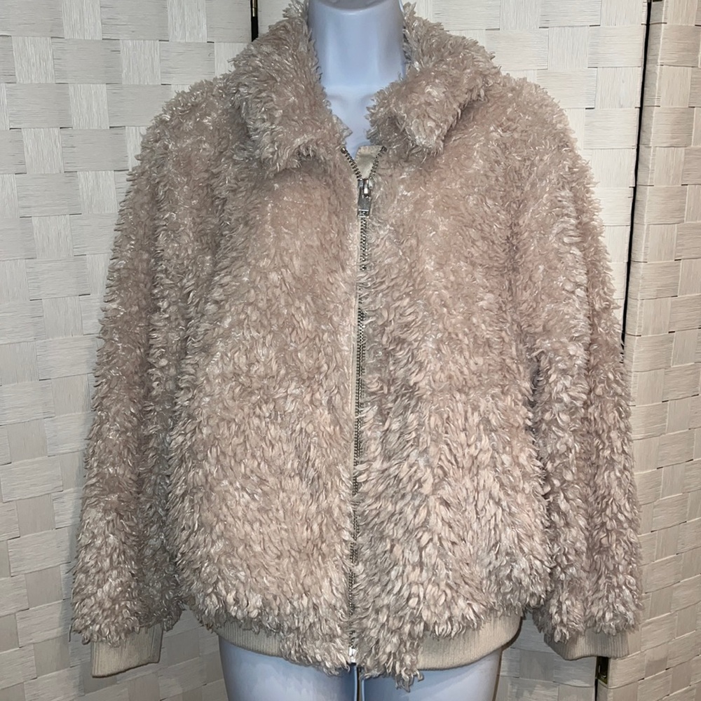 H&M Creme Sherpa/Fuzzy zip front women’s jacket size L